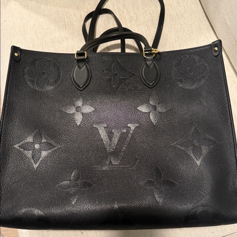 Black Louis Vuitton OnTheGo GM - Picture 2 of 9